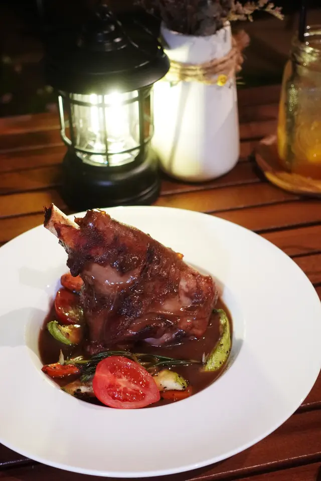 經典紅酒香草燴羊膝