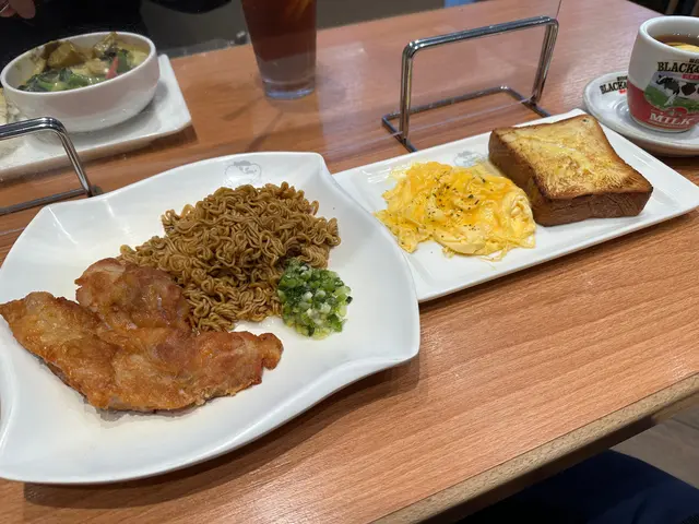 招牌葱油雞扒撈公仔麵
