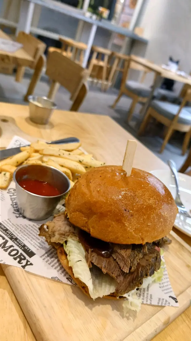 佢分2個size，我叫regular，肉正常份量。分別在於肉，double 份量，包size一樣