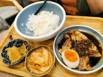 紅蔥豬豚肉便當
