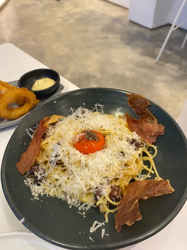 有蘭王蛋黃喺上面 好rich