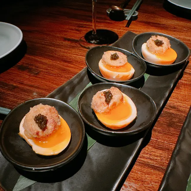 魚籽煎鵝肝燻蛋