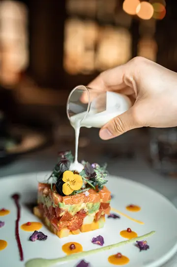 三文鱼他他配柚子酱