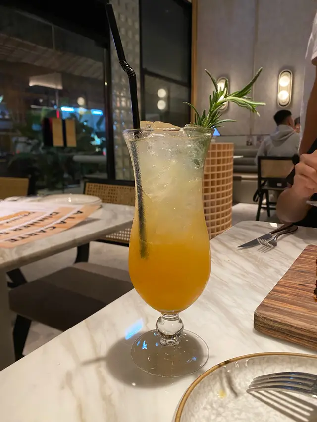 Peach dirty lemonade