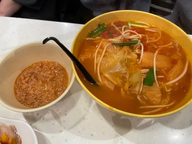 炸醬竹笙蕃茄米線