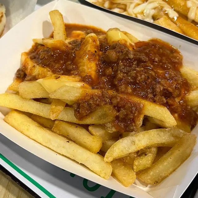 肉汁芝士薯條配汽水 ($29 升級)