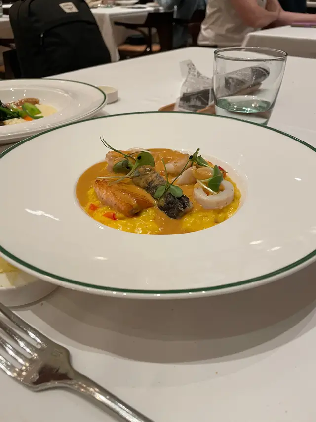 西班牙海鮮燴飯配龍蝦汁