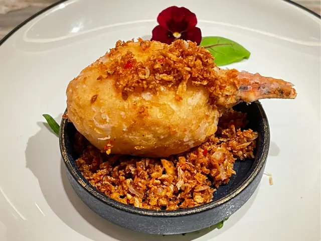 蒜香椒鹽百花釀龍蝦鉗