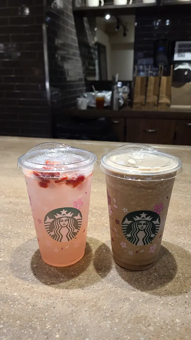 草莓巴西莓檸檬,日式焙茶忌廉