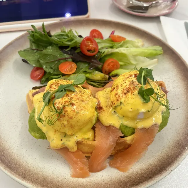Egg  Benedict With  Smoked  Salmon