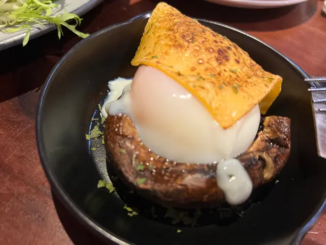 芝士流心蛋大啡菇