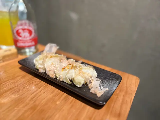 5顆為一組 可自行選煎/ 炸
圖為煎的 店沒有附上餃子🥟的醬汁
誰知道 廚師早在餃子底部位置
吃下去 不會過濃 恰到好處