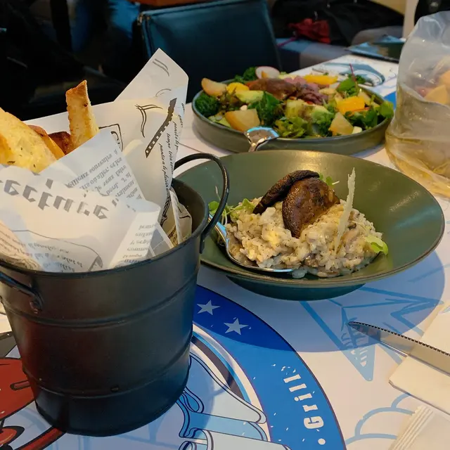 (左邊)唔夠食嘅蒜茸包