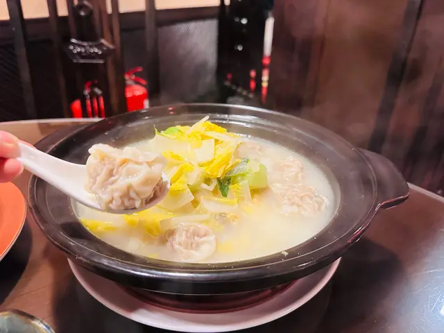 砂鍋菜膽餛飩雞