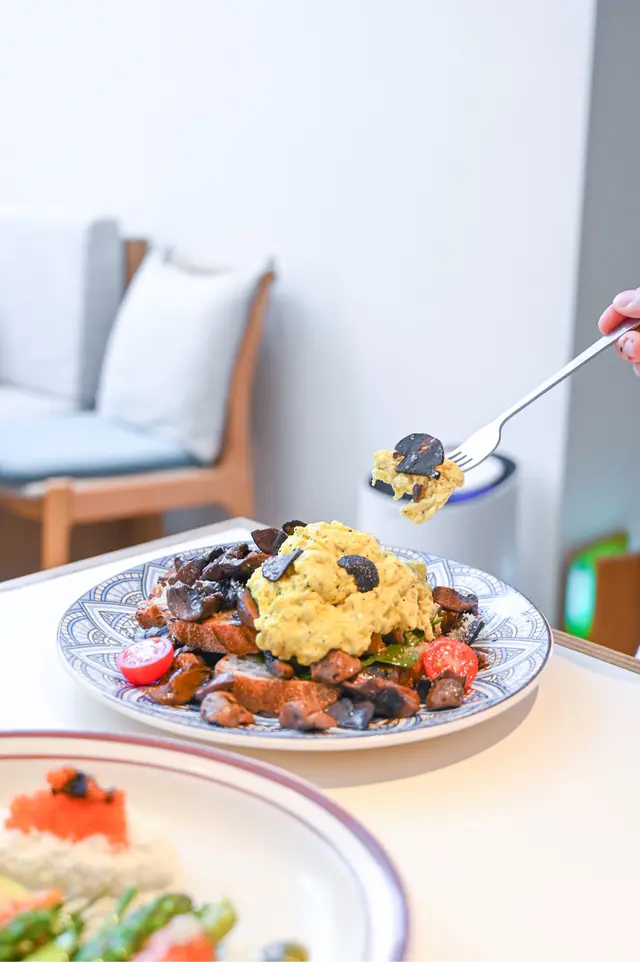 𝐁𝐥𝐚𝐜𝐤 𝐓𝐫𝐮𝐟𝐟𝐥𝐞 𝐄𝐠𝐠 & 𝐏𝐨𝐫𝐭𝐨𝐛𝐞𝐥𝐥𝐨 𝐒𝐨𝐮𝐫𝐝𝐨𝐮𝐠𝐡