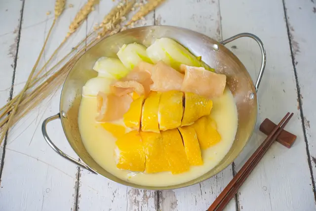 招牌花膠濃湯雞