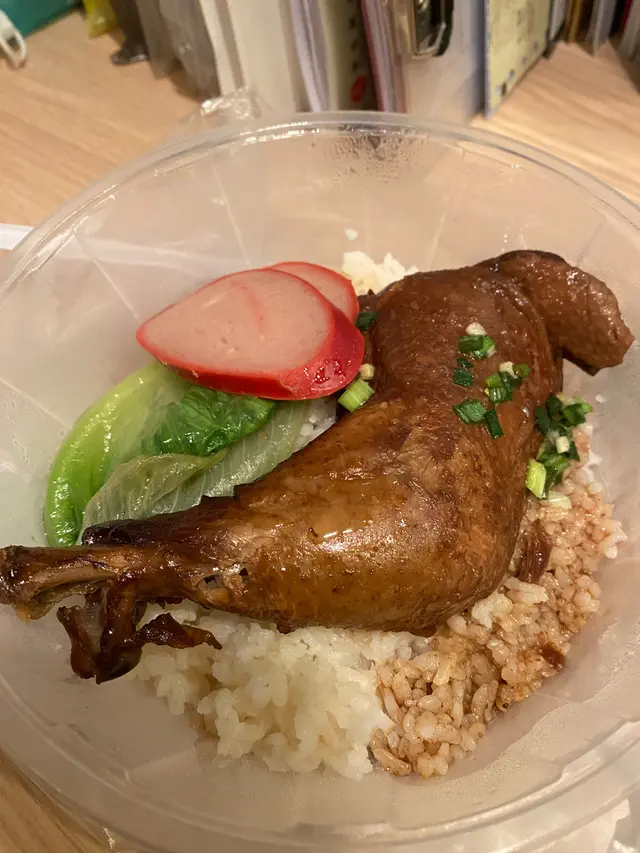 招牌雞髀紅腸飯