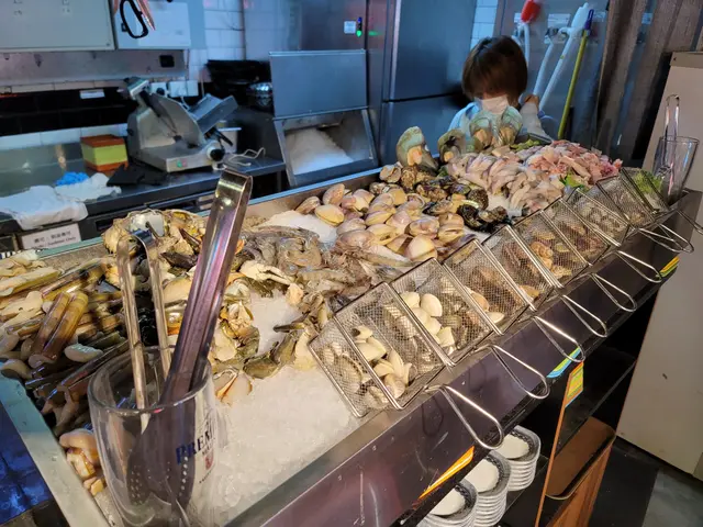 貴妃蚌, 鮑魚, 九肚魚, 帶子, 蟶子, 生蠔, 奄仔蟹可以任攞