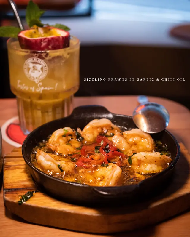 Sizzling Prawns in Garlic and Chili Oil