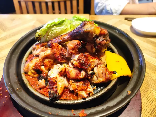 Fire Bird名物重量級火焰原隻雞腿