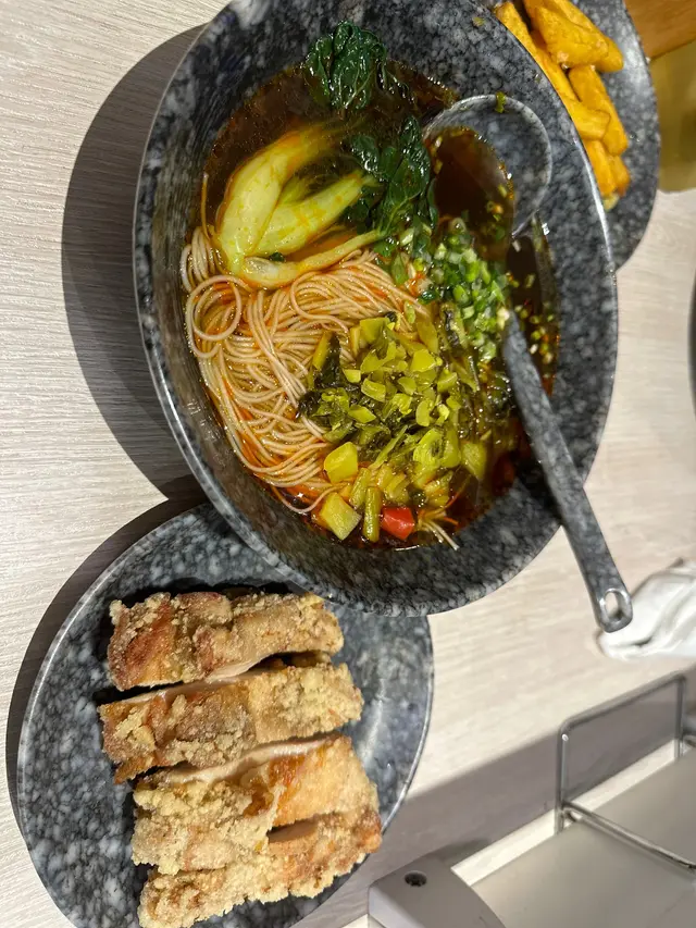 台式炸雞排湯麵