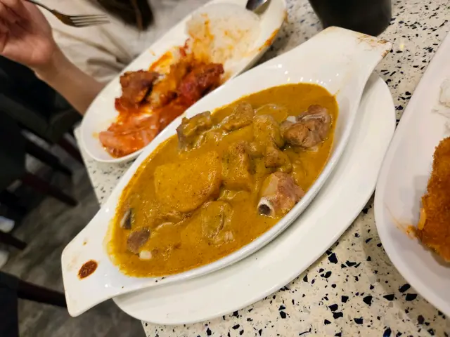 咖哩排骨薯仔飯