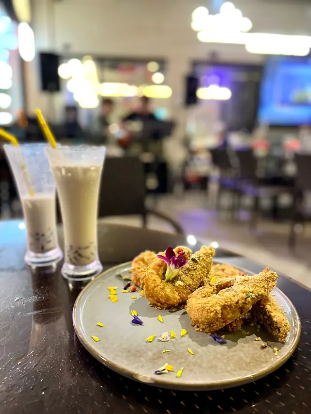 個擺盤好presentable👍🏻大蝦好多肉，一共4件蝦，好惹味😋