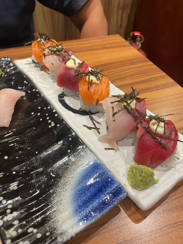 6件,魚味唔出,淨係食到蟹柳、紫菜同沙律醬