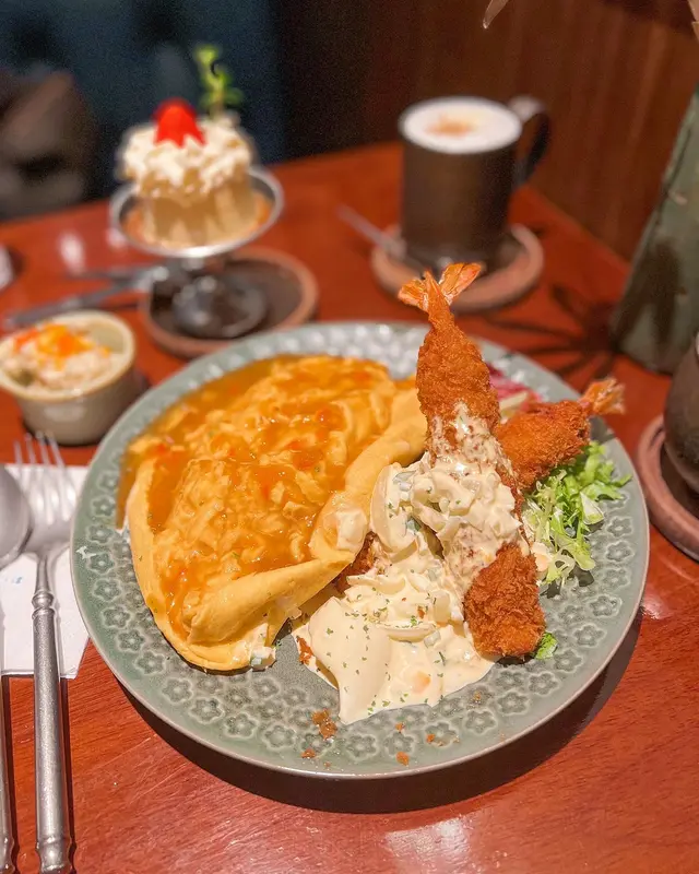 蕃茄醬蛋包飯配炸大蝦