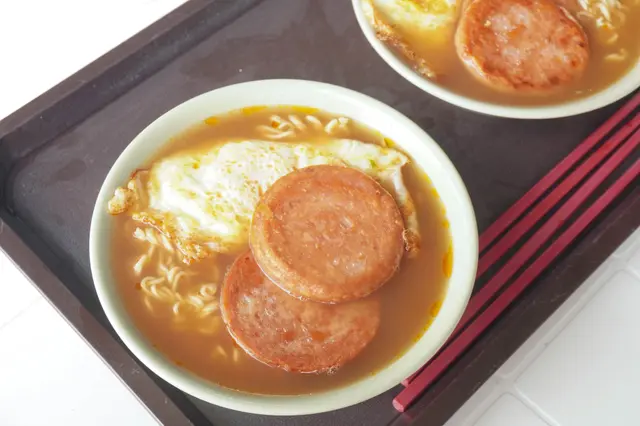 餐肉蛋出前一丁麵