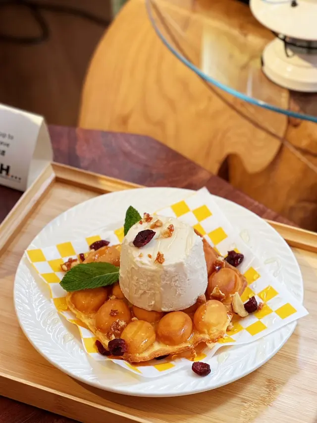 Hong Kong Egg Waffle with Vegan Ice-cream
