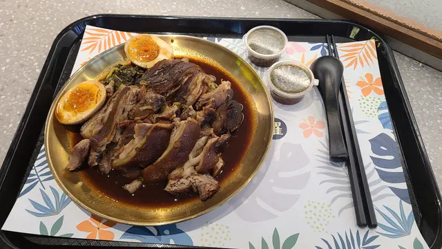 亞答慢煮豬手原隻