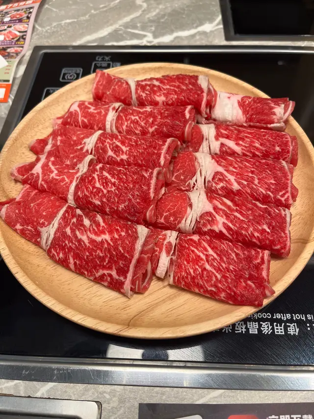 碟牛肉都算均真,有成十塊咁多。