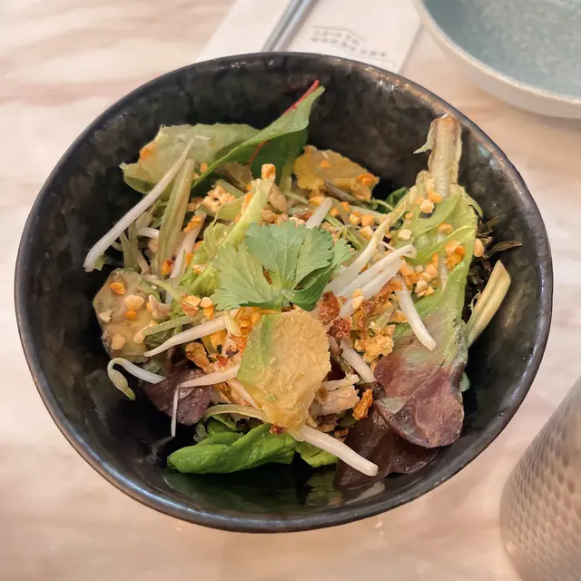 手撕雞萵筍牛油果椰菜沙律