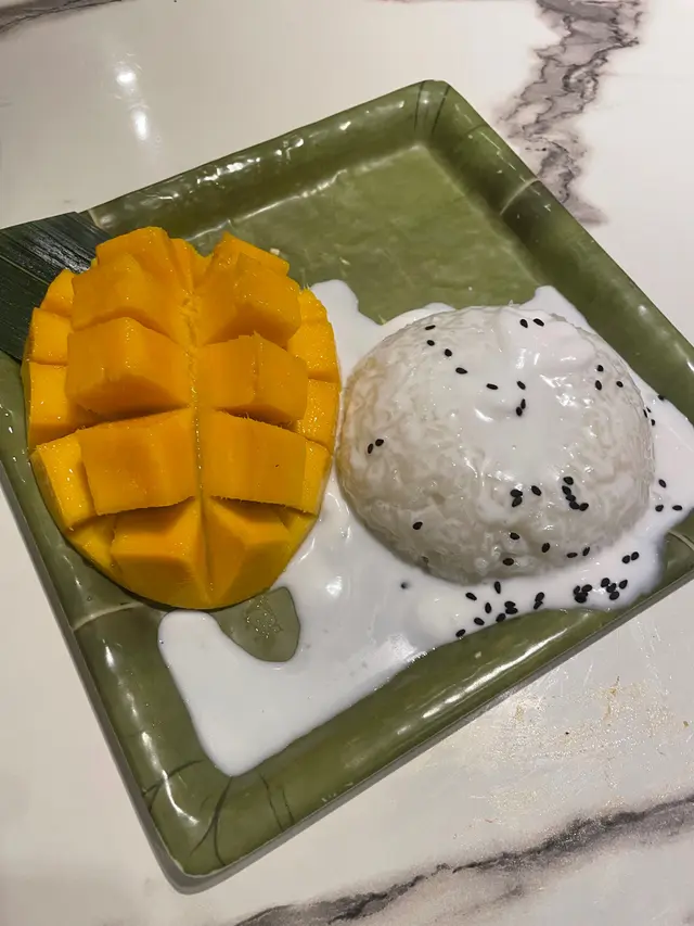 芒果正常，糯米飯有點梗，沒有黑糯米有點不習慣