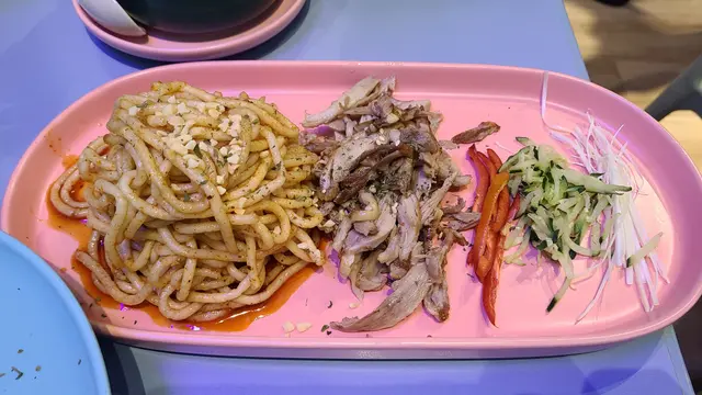 川式麻辣鴨絲魚麵撈