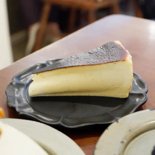 Vanilla Burnt Cheesecake