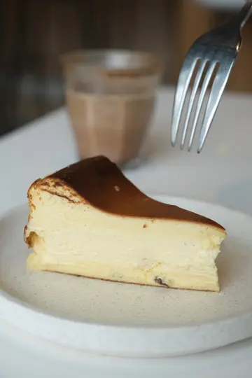 Rum Raisin Burnt Cheese Cake