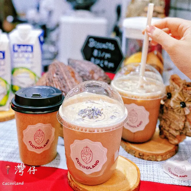 「唂咕」取自「Cocoa」諧音而命名,「Cocoa」實為可可豆,有獨特香氣,係朱古力嘅主要原材料!