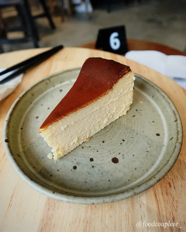 本身想試下焙茶味嘅巴斯克芝士蛋糕，但係已經賣晒，所以試吓原味😕呢個蛋糕口感軟滑，芝士味都夠濃郁。甜度適中，用黎配咖啡食就一流！