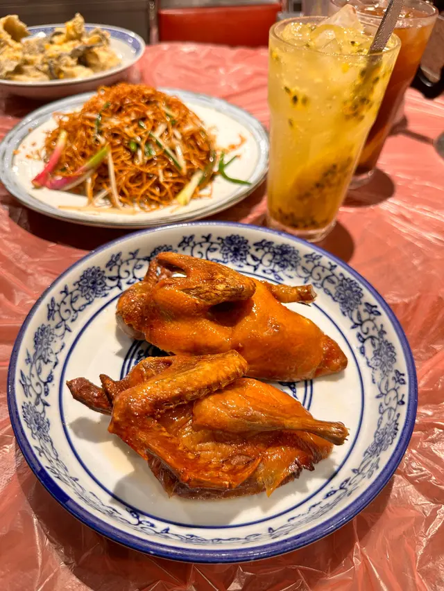 招牌脆皮乳鴿