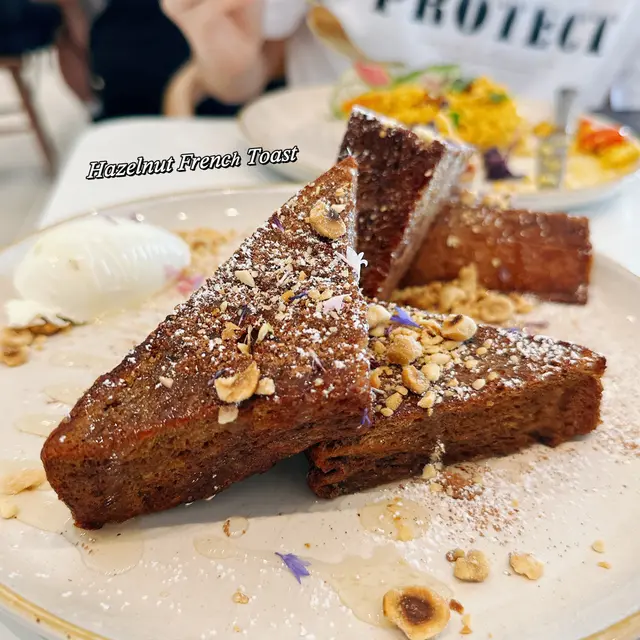 𝐻𝑎𝑧𝑒𝑙𝑛𝑢𝑡 𝐹𝑟𝑒𝑛𝑐ℎ 𝑇𝑜𝑎𝑠𝑡