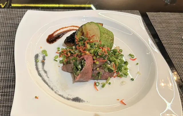 薄燒熊本縣A5 和牛, 伴有烤南瓜, 翠玉瓜及大啡菇