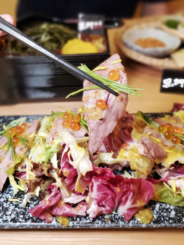 蜜糖芥末·火炙安格斯牛肉沙律