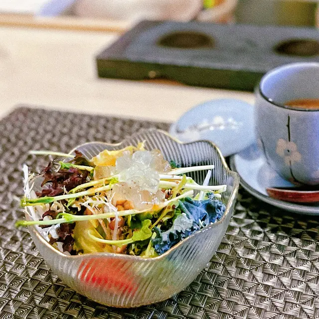 食完沙律同埋茶碗蒸就到廚師發辦嘅前菜啦！