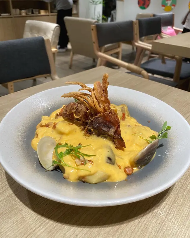 意大利雲吞配軟殼蟹冬蔭功泡沫