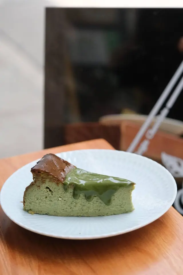 Matcha  Burnt  Cheese  Cake  