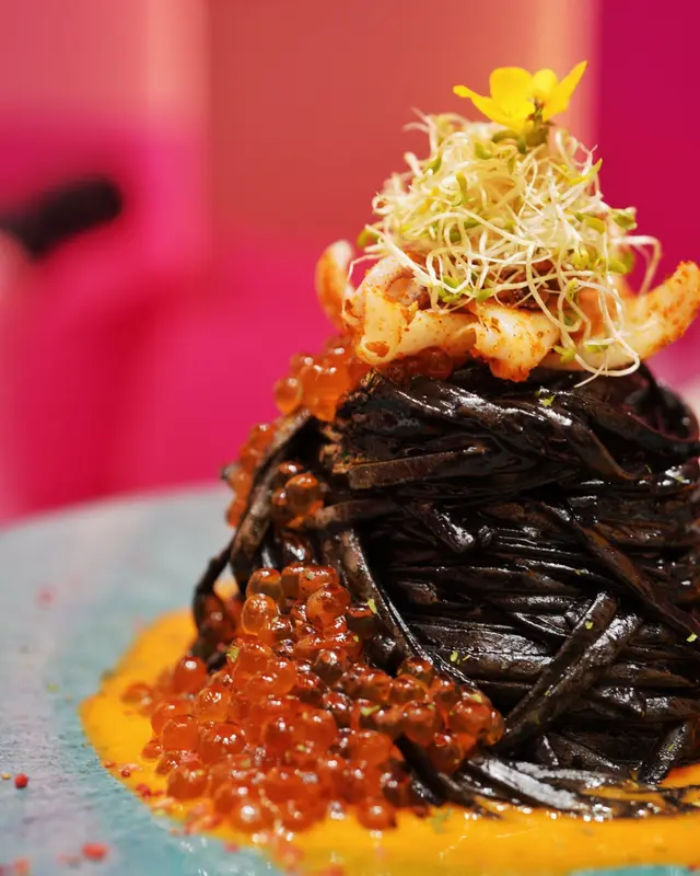 三文魚籽鮮魷魚海膽汁墨魚意大利粉