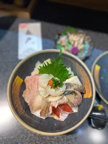 火炙鱼生丼