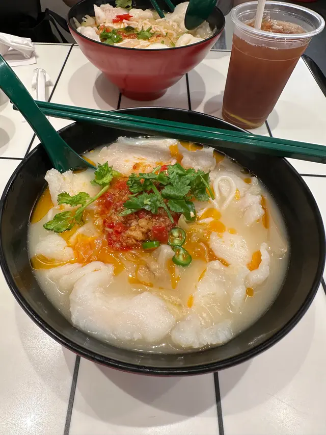泡椒酸菜魚湯米線